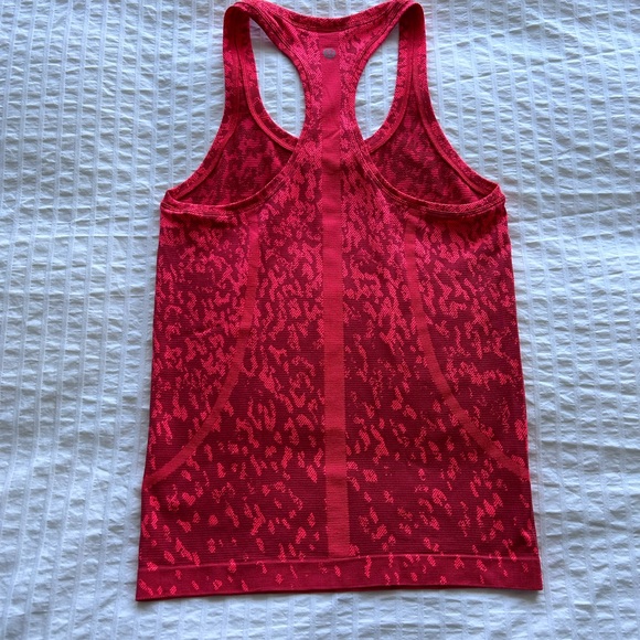 Lululemon Swiftly Tech Racerback 2.0 - Covered Camo Red Rock / Flare - Sz 6 - Picture 6 of 7